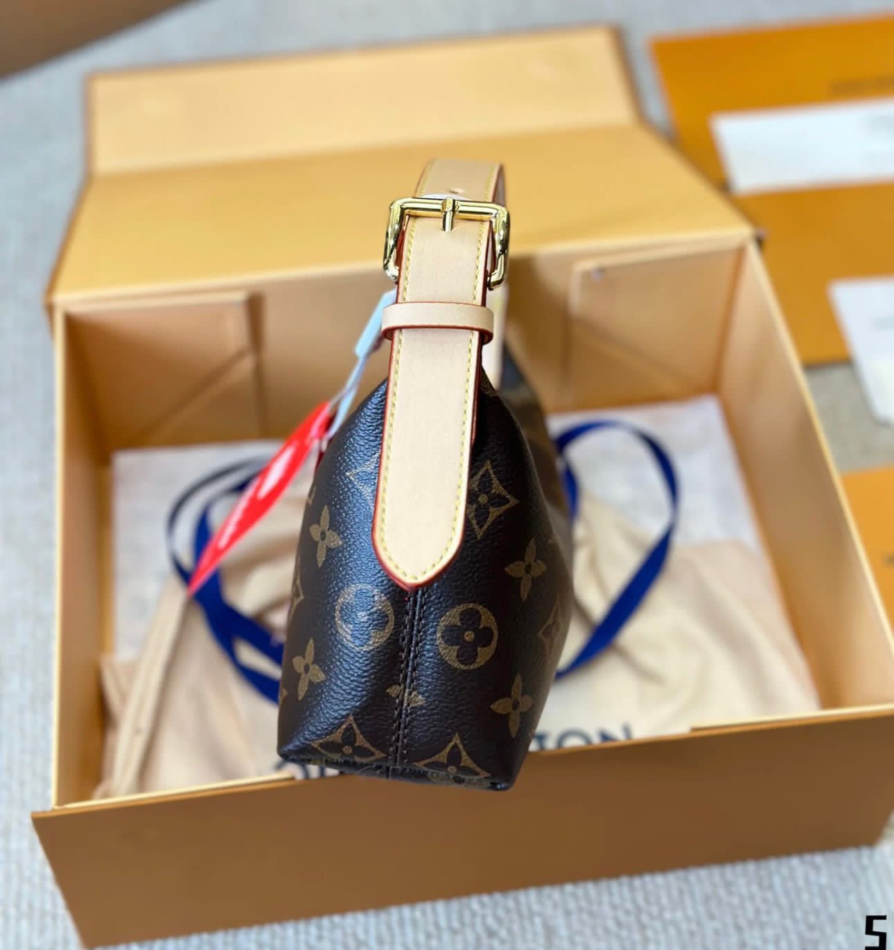 حقيبة LV سهلة