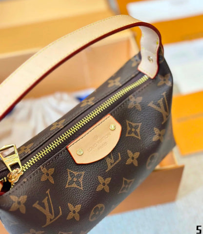 حقيبة LV سهلة