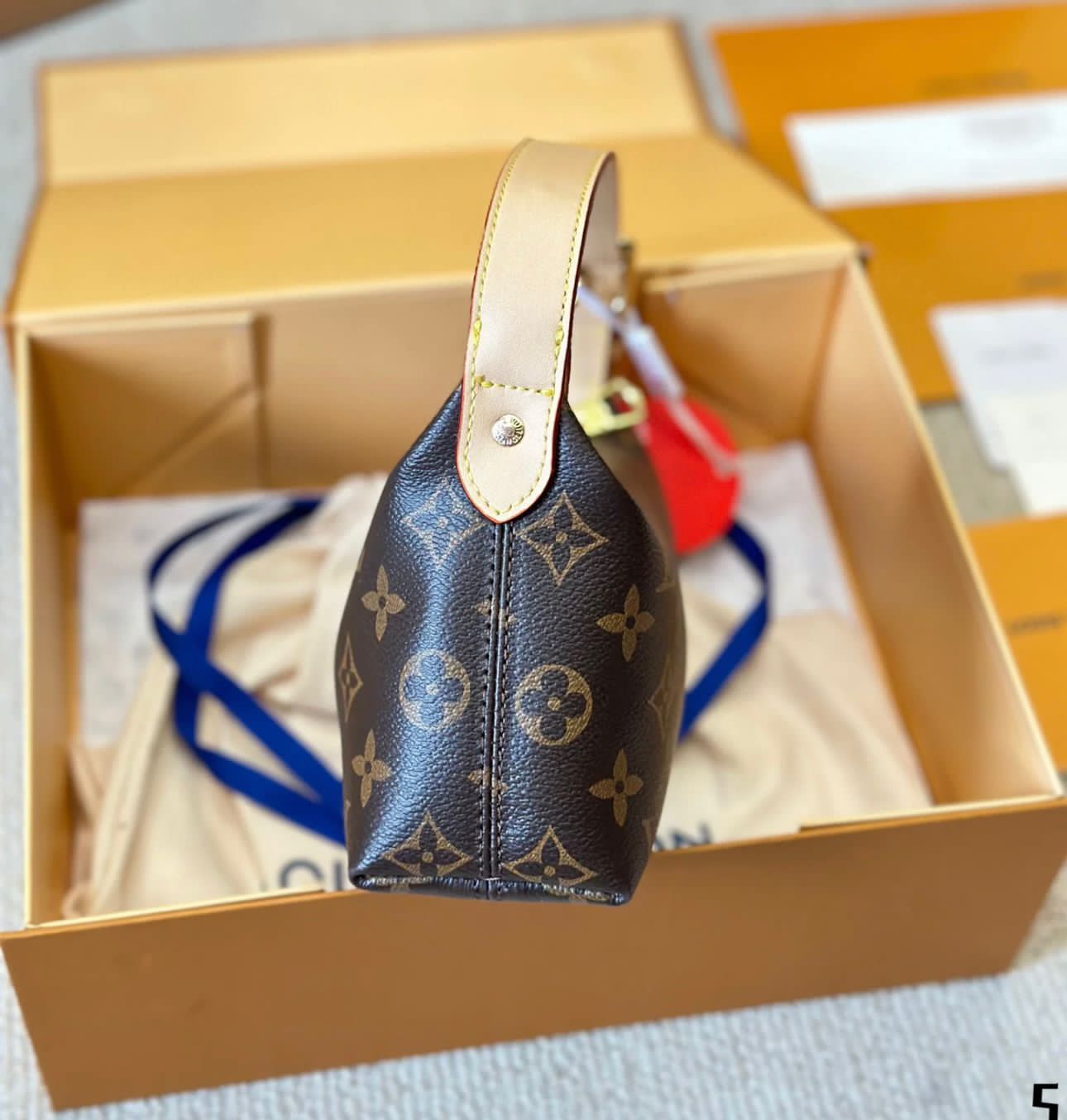 حقيبة LV سهلة