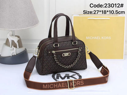 حقيبة كتف جلدية صغيرة