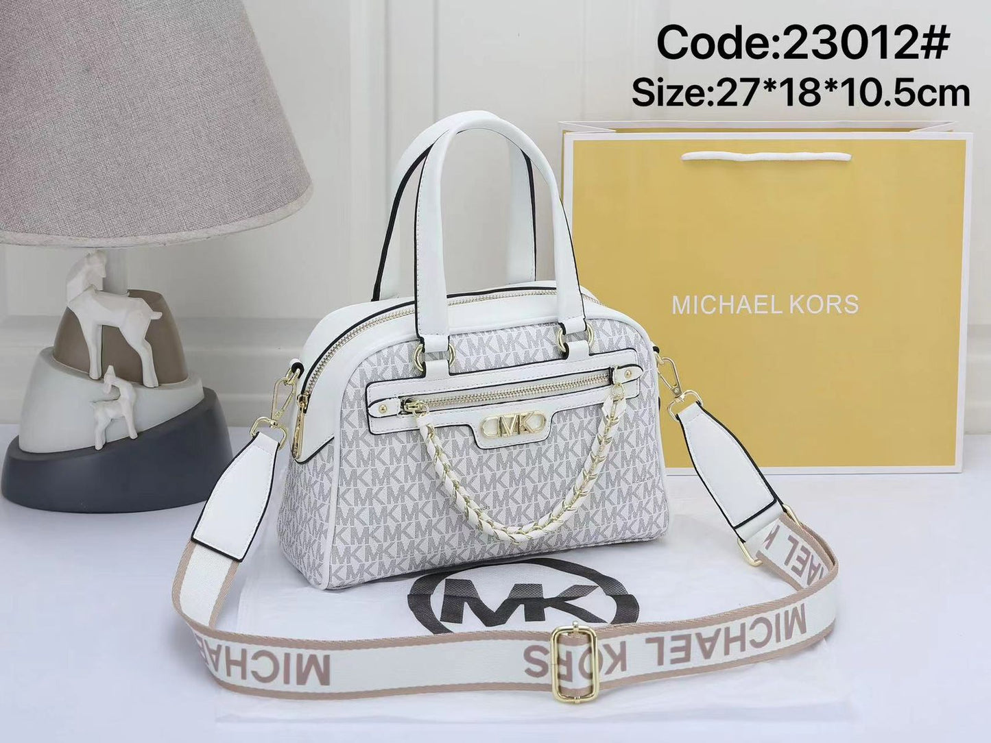 حقيبة كتف جلدية صغيرة